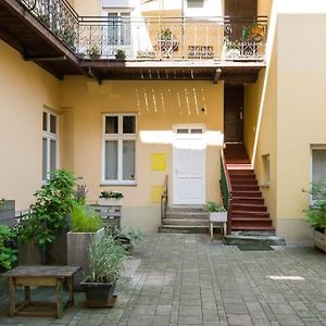 Sekretne Gniazdko W Tajemniczym Ogrodzie