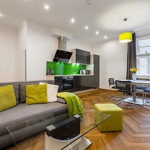 Dlouha Palace - Live In One Of The Best Streets