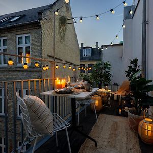Sanders Leaves - Chic Three-Bedroom Apartment In Downtown Copenhagen