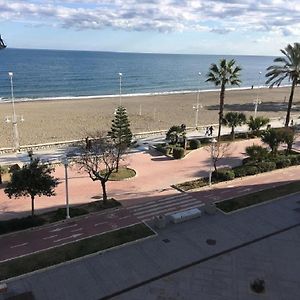 Piso Frente Al Mar Primera Linea De Playa En Malaga Con Parking Gratuito
