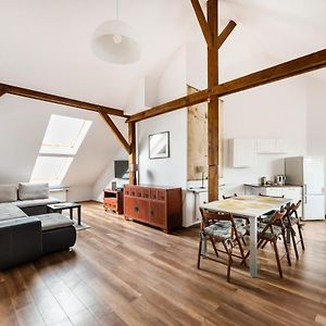 Appartement à 3 Chambres à Coucher