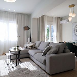 Acropolis Deluxe 2Br Apartment