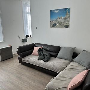 Appartement à 2 Chambres à Coucher