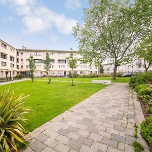 Lovely 1-Bedroom Property With Balcony In West End