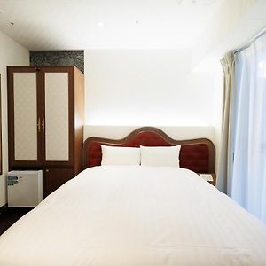 Studio Lit King-Size