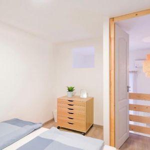 2 Bedroom Flat In Nyar Str., Boutique
