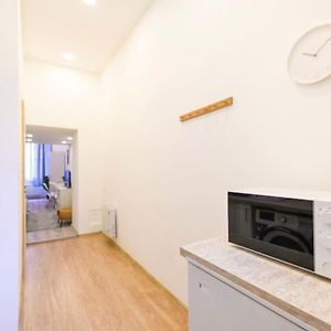 1 Bedroom Flat In Nyar Str., Downtown