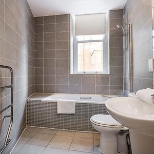 Appartement à 2 Chambres à Coucher