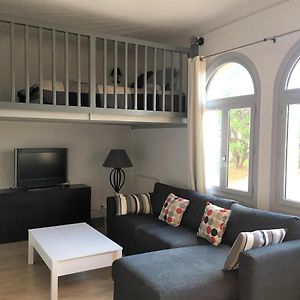 Studio Lit King-Size