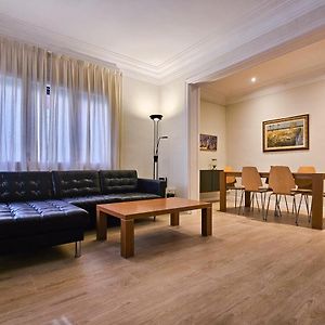 Appartement à 4 Chambres à Coucher