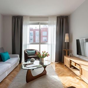 Vivienda Con Zona De Trabajo, Piscina Y Parking