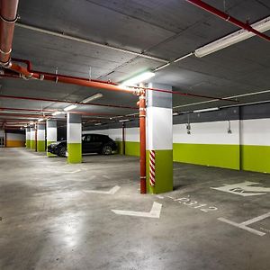 Whome Urban Retreat: Downtown Luxury, Parking, Ac & Elevator