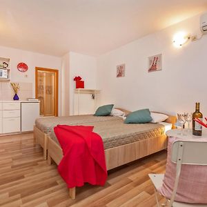Bis Studio Apartment 3