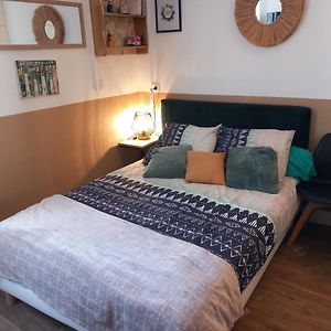 Studio Lit King-Size