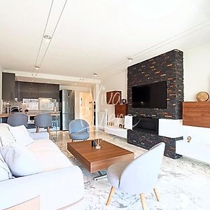 Appartement à 2 Chambres à Coucher