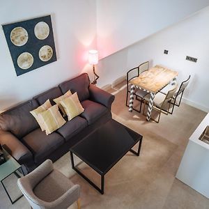 Appartement à 2 Chambres à Coucher