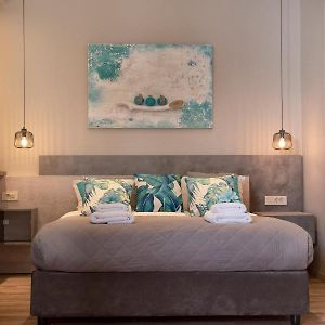Wisdom Residence Luxury Apartments At Plaka