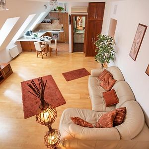 Appartement à 2 Chambres à Coucher