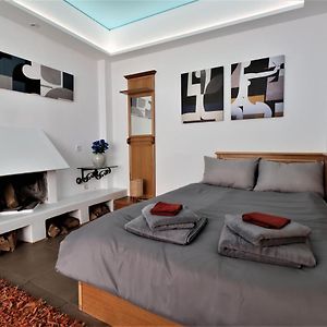 Stunning View Private Terrace Studio @Panormou Metro.