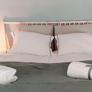 Studio Lit King-Size