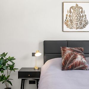 Modern Downtown Apartment - Harbour View