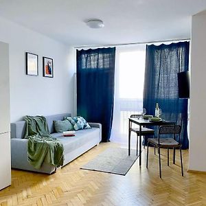 Halby Apartment Chlodna 15