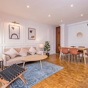 Appartement à 2 Chambres à Coucher