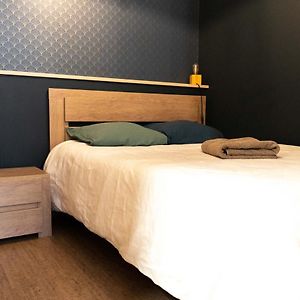 Studio neuf meublé de tourisme au pied du métro