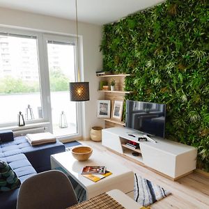 Spacy Modern Apartment Near Hockey Stadium