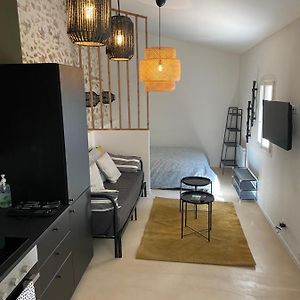 Petite Maison Typique De Ville Marseille