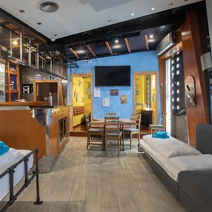 Stay In Pub Kamera Klub Apatment-City Center