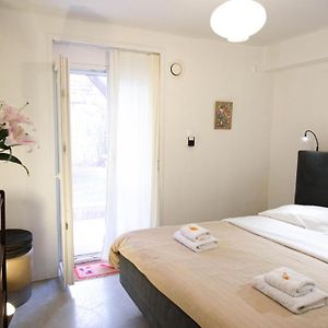 Quiet And Central Flat With Private Backyard Garden