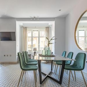 Appartement à 4 Chambres à Coucher
