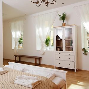 Appartement à 3 Chambres à Coucher
