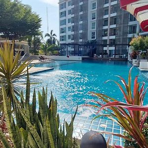 Tira Tiraa Condominium