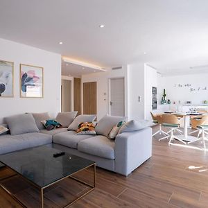Appartement à 3 Chambres à Coucher