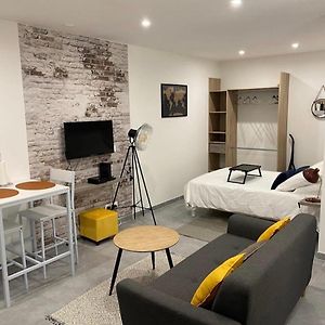 Studio Lit King-Size