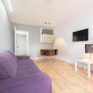 24H Check In, Aircon- Free Public Pool-Fitness-Sauna