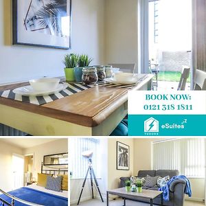Tudors Esuites 4 Bedroom House Driveway & Garden