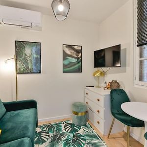 Studio Lit King-Size