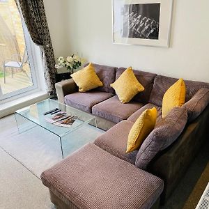 Arma Short Stays 122 - Spacious 3 Bed Oxford House Sleeps 5 - Free Parkng For 2 Vehicles - Large Garden