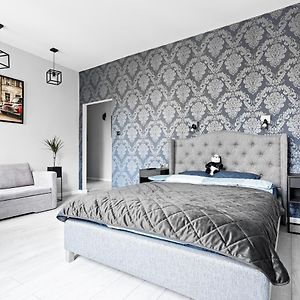 Quiet Apartment Koscielna Old Town