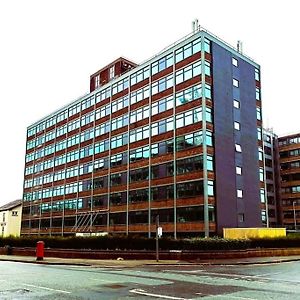 Modern One Bedroom Apartment Near Old Trafford Stadium
