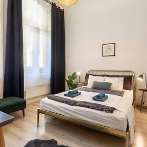 Deluxe Downtown Home By Elisabeth
