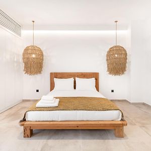 Studio Lit King-Size