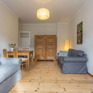 Zentrale Altbauwohnung Im Helmholtzkiez