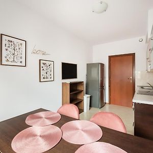 Wola Sunshine Apartment Free Parking