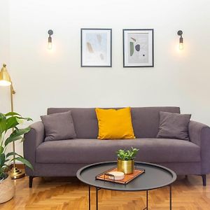 Loucas Apartment