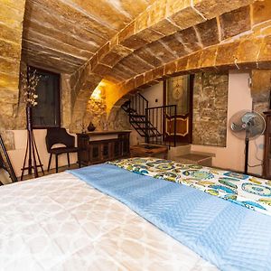 Valletta Traditional Townhouse