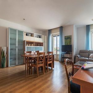Sunny Apartment Piramide